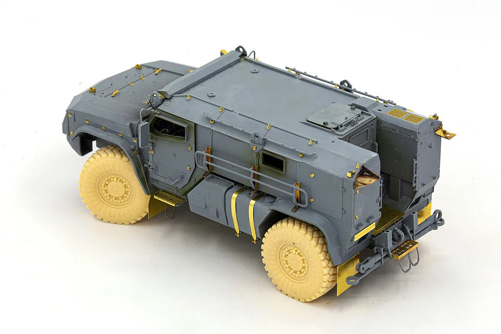 1/35 Modern Typhoon VDV, Resin Model Vehicle Kit, Unassembled and Unpainted