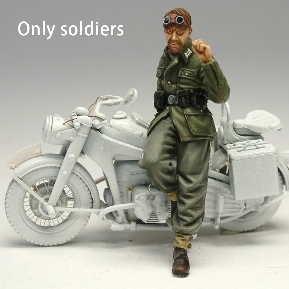 1/35 WWII Motorcycle Soldier, Resin Model Figure Kit, Unassembled and Unpainted