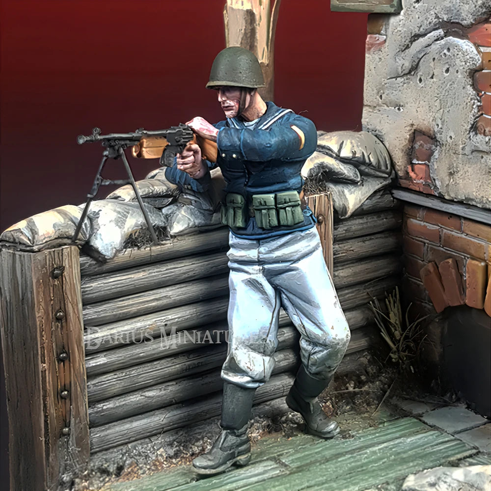 1/35 WWI Russian Infantry Defending Trench, 2 Figures, Resin Model Figure Kit, Unassembled and Unpainted