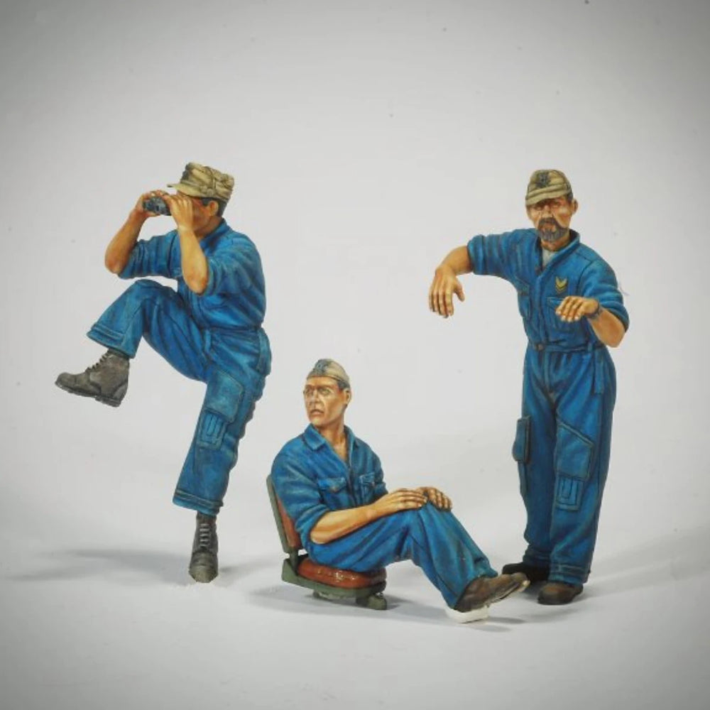 1/35 WWII Italian Tank Crew in Combat Positions, 3 Figures, Resin Model Figure Kit, Unassembled and Unpainted