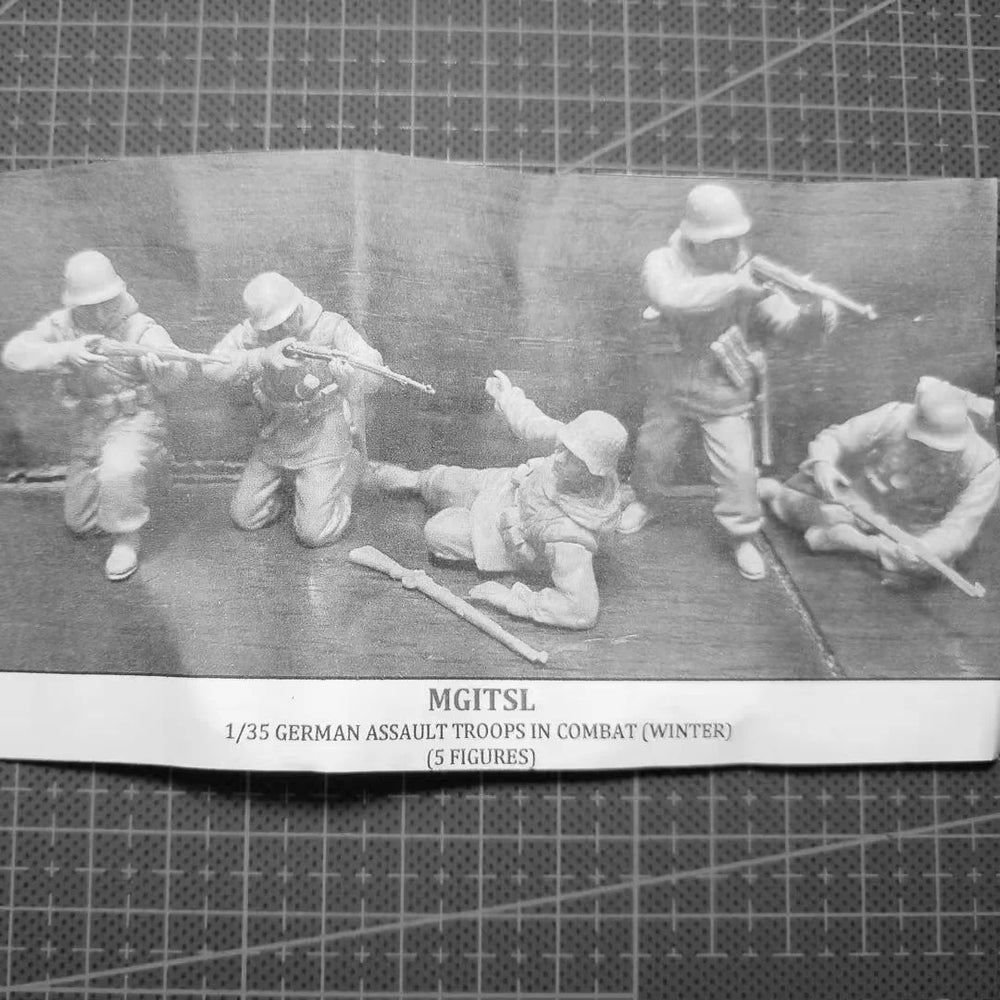 1/35 WWII German Assault Troops, 18 Figures, Resin Model Figure Kit, Unassembled and Unpainted