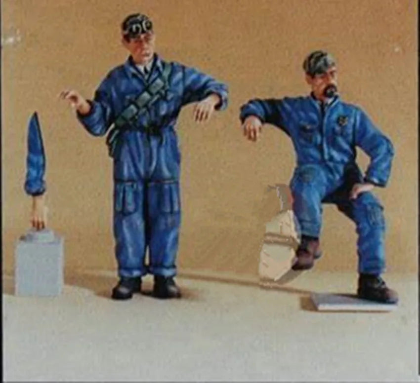 1/35 WWII Soviet Officer Commanding Attack, 2 Figures, Resin Model Figure Kit, Unassembled and Unpainted