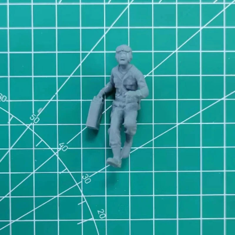 1/35 WWII US Soldier with Tommy Gun, Resin Model Figure Kit, Unassembled and Unpainted