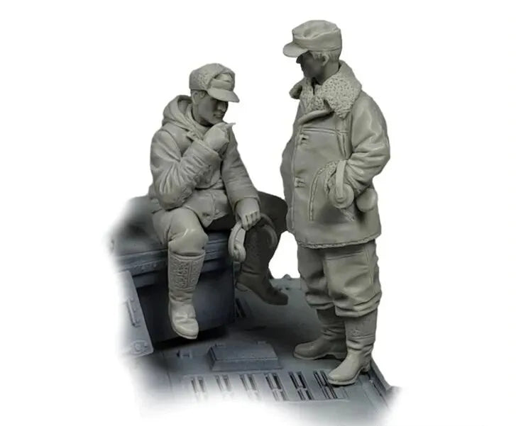 1/35 WWII US Infantrymen Resting and Standing, 2 Figures, Resin Model Figure Kit, Unassembled and Unpainted