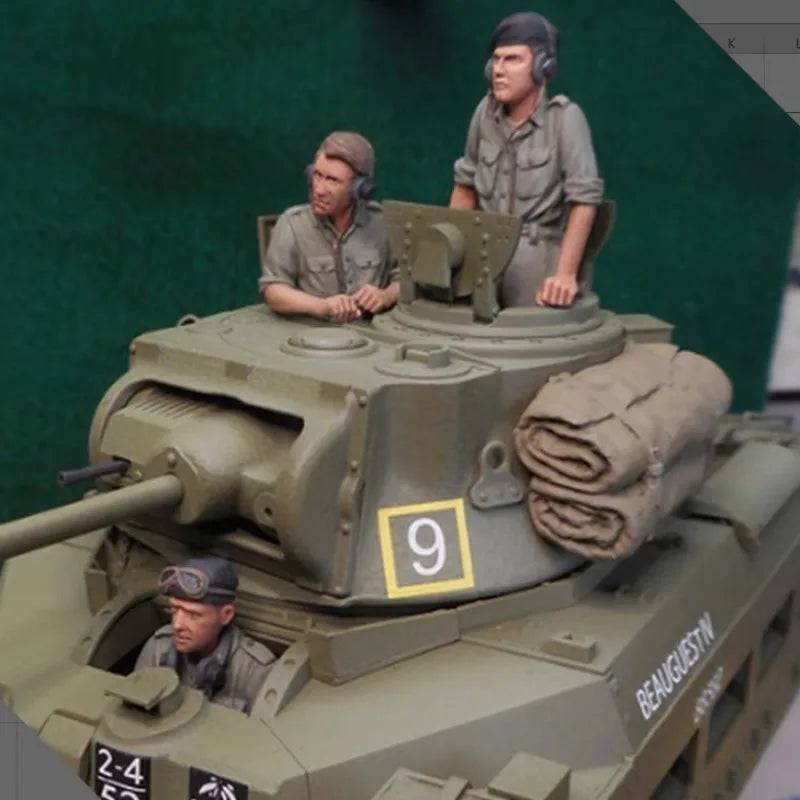 1/35 WWII Australian Tank Crew Varied Positions, 3 Figures, Resin Model Figure Kit, Unassembled and Unpainted