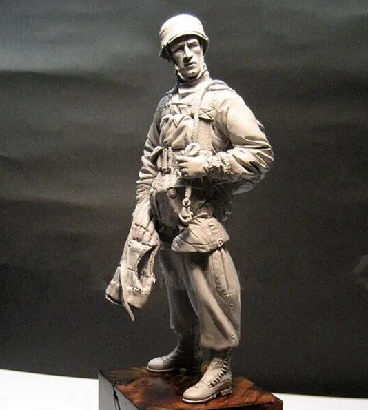 1/16 WWI British Infantryman in Brodie Helmet, Resin Model Figure Kit, Unassembled and Unpainted
