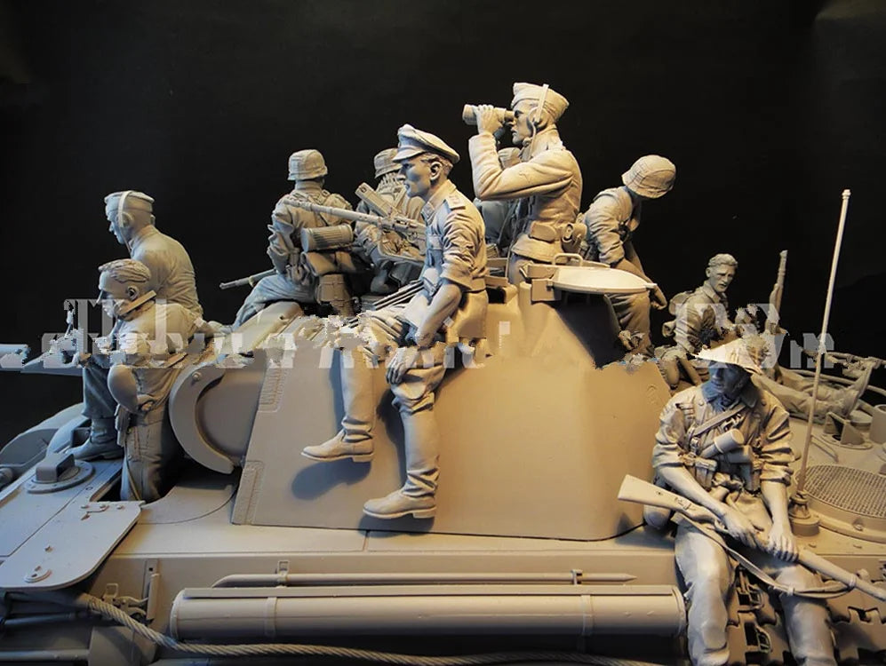 1/16 WWII Allied Tank Crew, 11 Figures, Resin Model Diorama Kit, Unassembled and Unpainted
