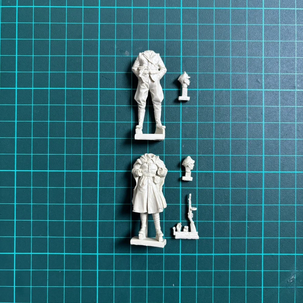 1/35 WWII Polish Freedom Fighters Berlin 1945, 2 Figures, Resin Model Diorama Kit, Unassembled and Unpainted