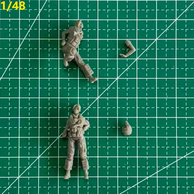 1/32 Modern US Navy Female Pilots, 2 Figures, Resin Model Figure Kit, Unassembled and Unpainted