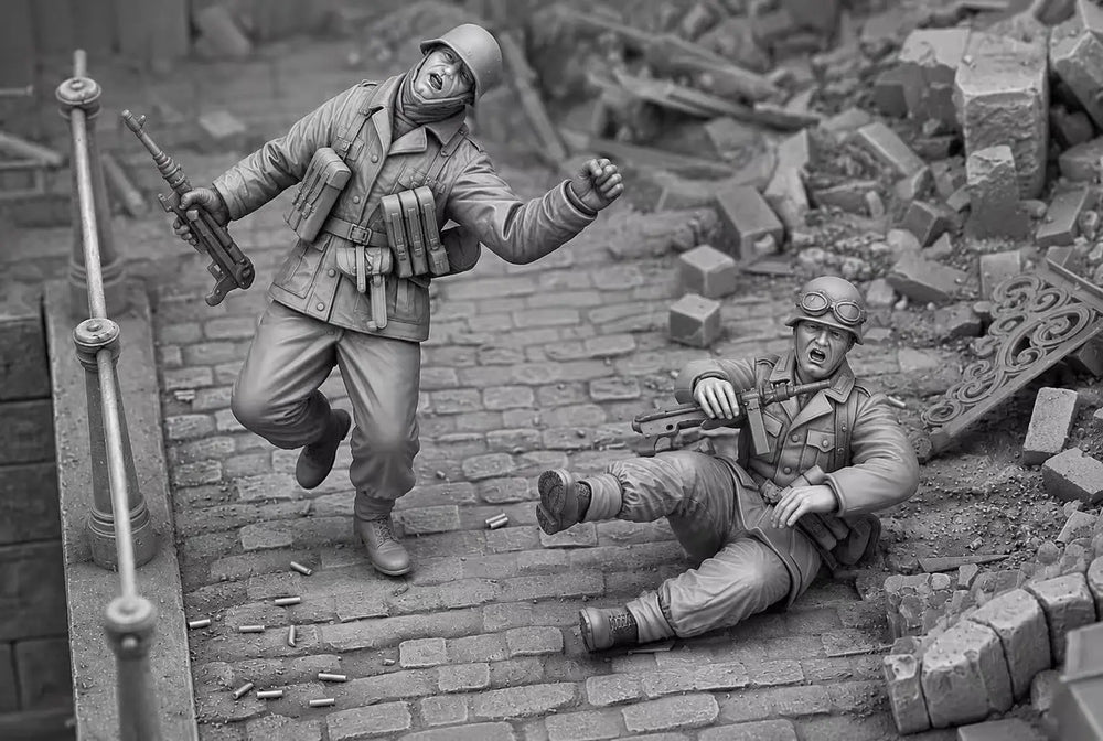 1/35 WWII German Infantry Throwing Grenades, 2 Figures, Resin Model Figure Kit, Unassembled and Unpainted