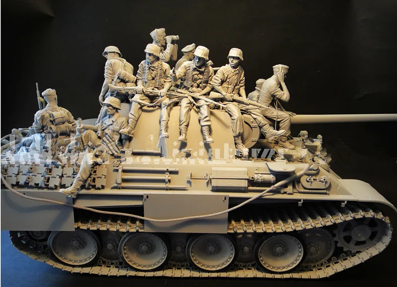 1/16 WWII Allied Tank Crew, 11 Figures, Resin Model Diorama Kit, Unassembled and Unpainted