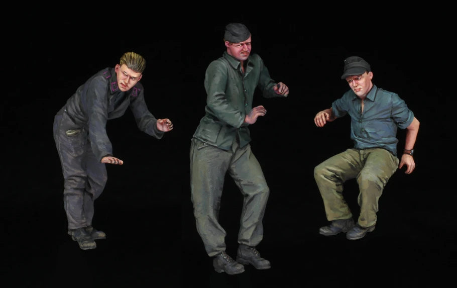 1/35 WWII German Infantry Advancing & Seated, 3 Figures, Resin Model Figure Kit, Unassembled and Unpainted