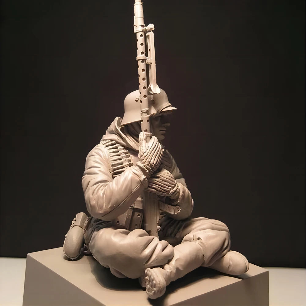 1/16 WWII German Infantryman Kneeling with Rifle and Ammo Bandolier, Resin Model Figure Kit, Unassembled and Unpainted