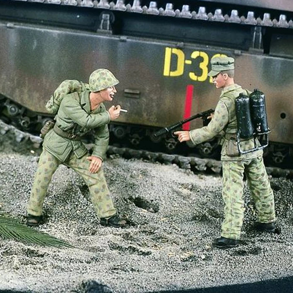 1/35 WWII Allied Signal Corps, 2 Figures, Resin Model Diorama Kit, Unassembled and Unpainted