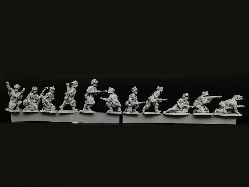 1/72 Modern Infantry Squad Assaulting, 11 Figures, Resin Model Figure Kit, Unassembled and Unpainted