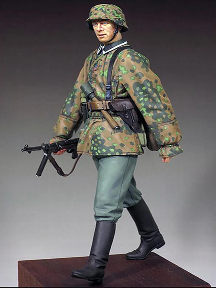 1/16 WWII German Machine Gunner in Splinter Camo, Resin Model Figure Kit, Unassembled and Unpainted
