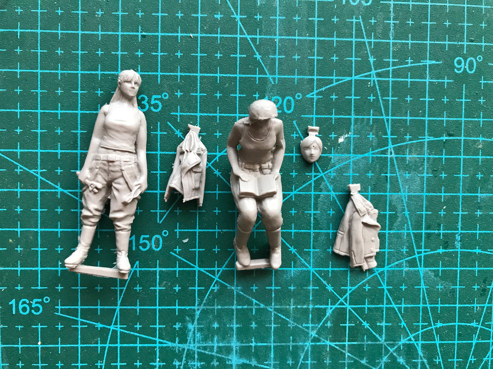 1/35 Modern Female Tactical Team, 2 Figures, Resin Model Figure Kit, Unassembled and Unpainted