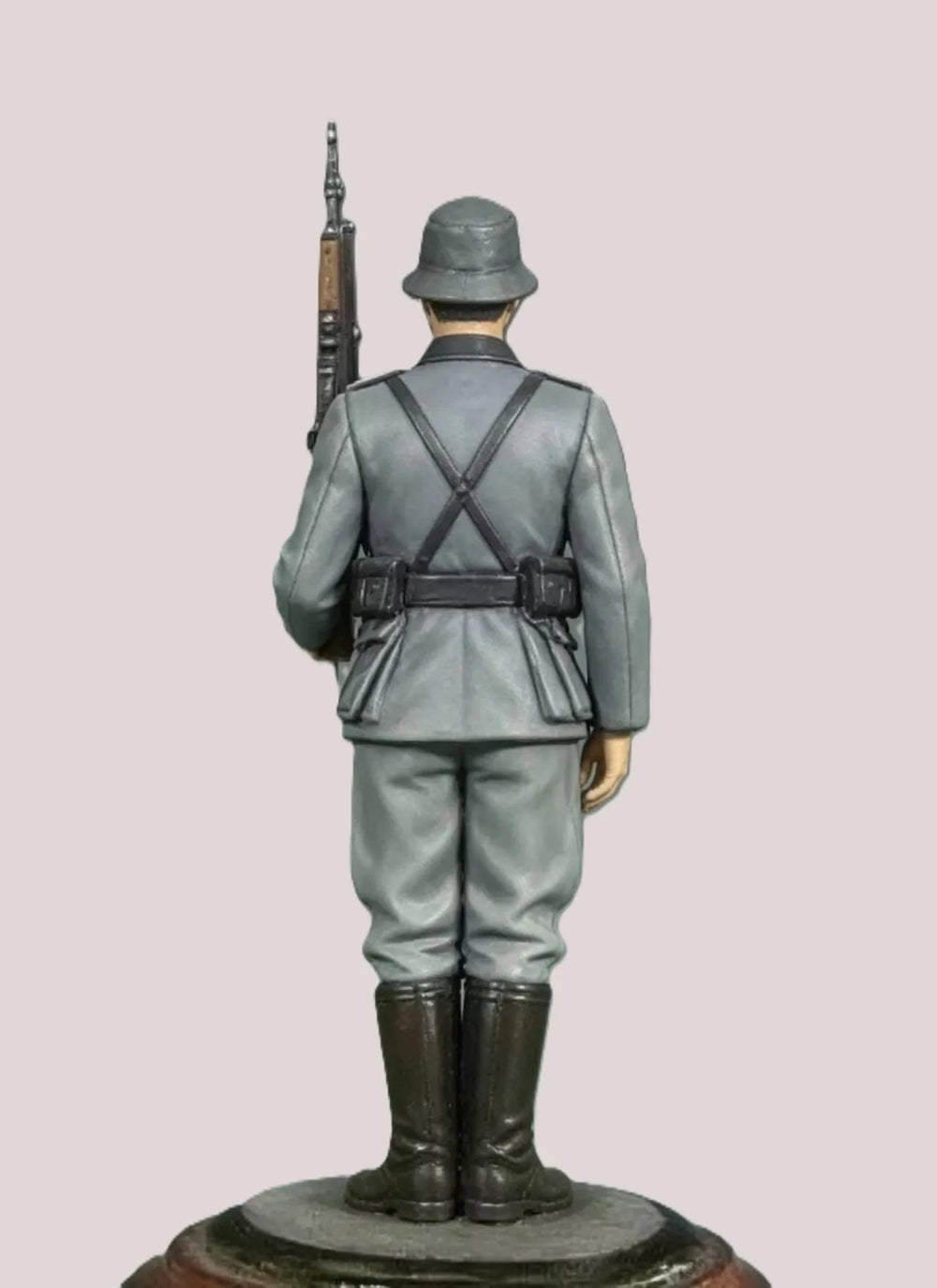 1/24 WWI German Soldier with Rifle, Resin Model Figure Kit, Unassembled and Unpainted
