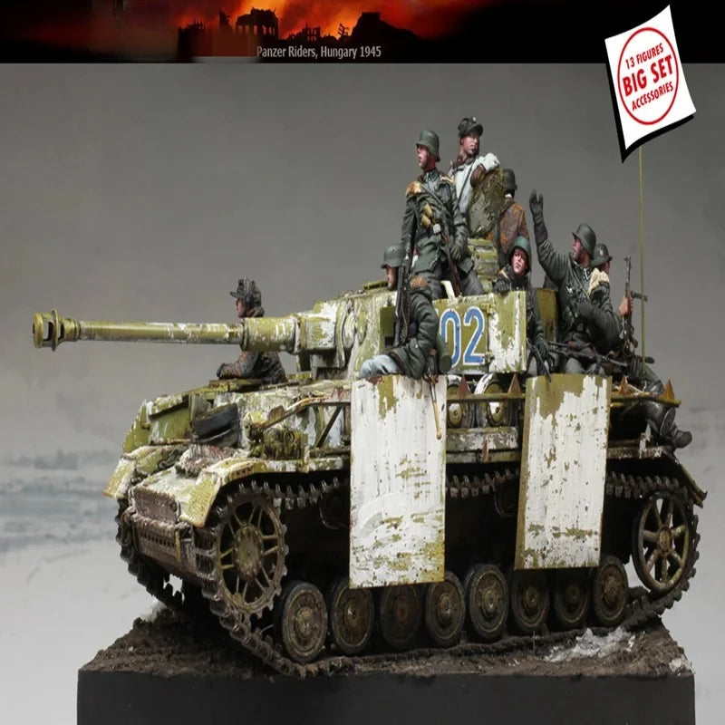 1/35 WWII German Panzer Crew, 13 Figures, Resin Model Diorama Kit, Unassembled and Unpainted