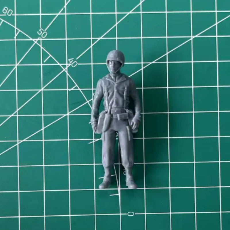 1/35 WWII US Infantry Soldier Advancing with Rifle, 2 Figures, Resin Model Figure Kit, Unassembled and Unpainted
