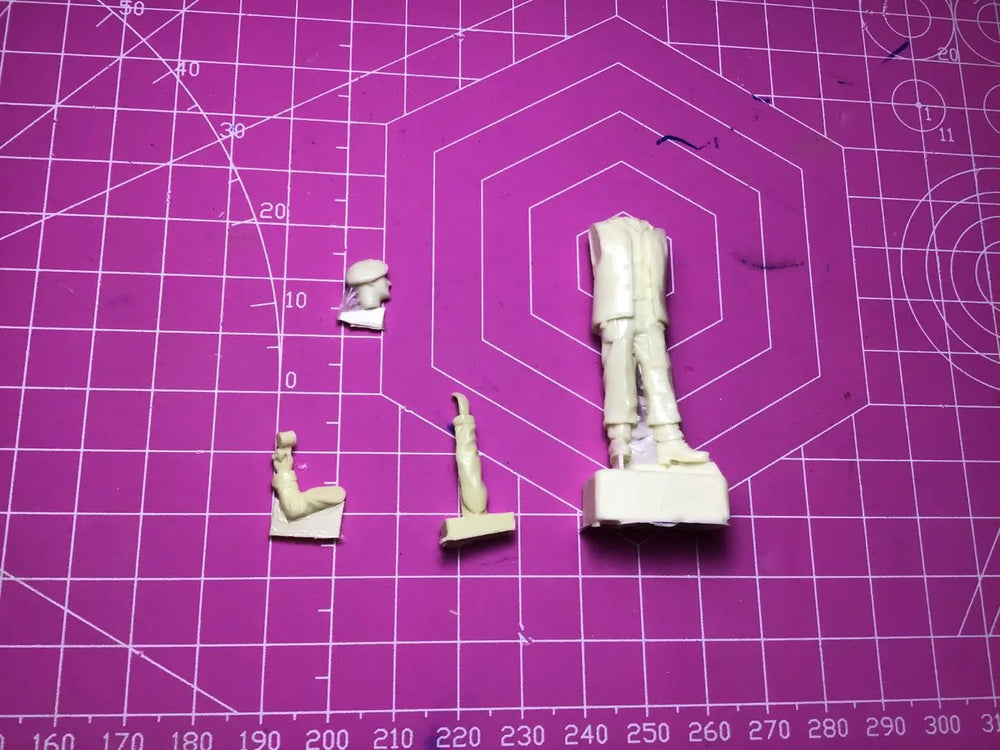 1/35 WWII American Tank Crewman in Uniform, Resin Model Figure Kit, Unassembled and Unpainted