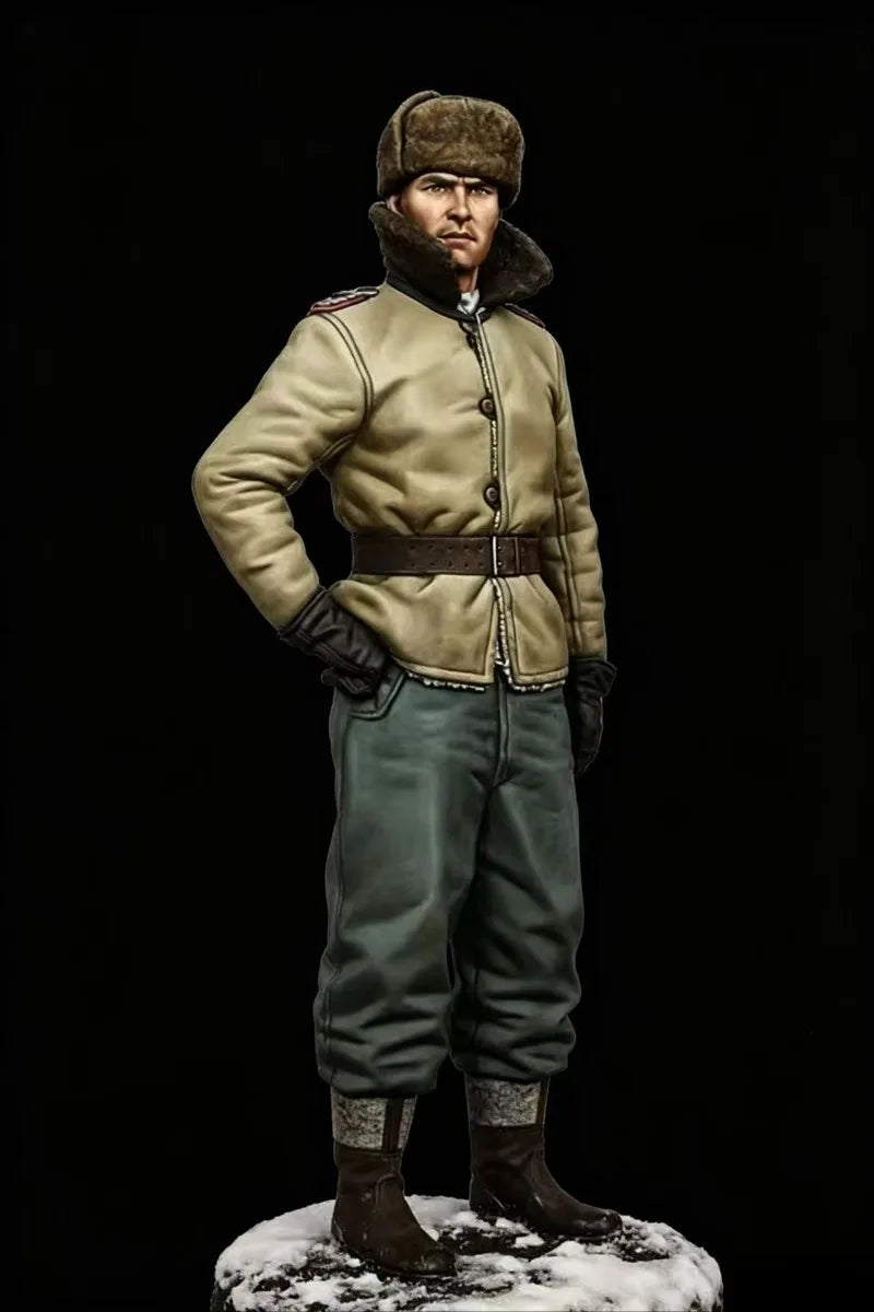 1/16 WWII German Officer in Papakha Hat, Resin Model Figure Kit, Unassembled and Unpainted