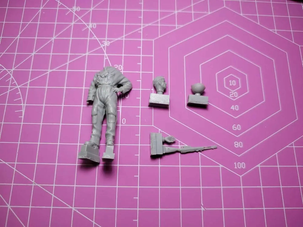 1/35 WWII Soviet Rifleman Sentry, Resin Model Figure Kit, Unassembled and Unpainted
