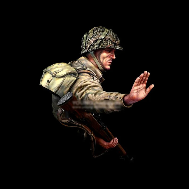 1/10 WWII American Soldier Directing Halt, Resin Model Bust Kit, Unassembled and Unpainted