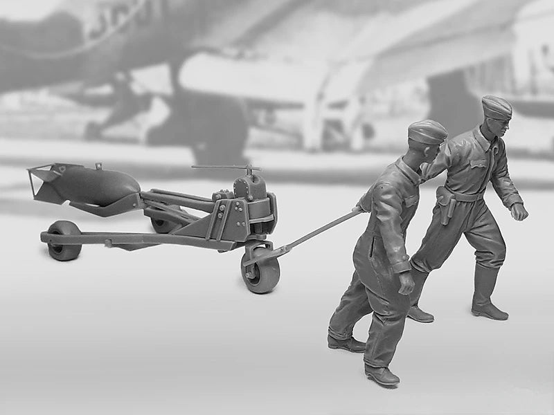 1/35 WWII German Luftwaffe Aircrew with Equipment, 3 Figures, Resin Model Figure Kit, Unassembled and Unpainted