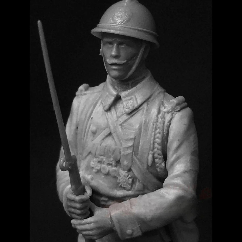 1/35 WWI Soldier with Pith Helmet, Resin Model Figure Kit, Unassembled and Unpainted