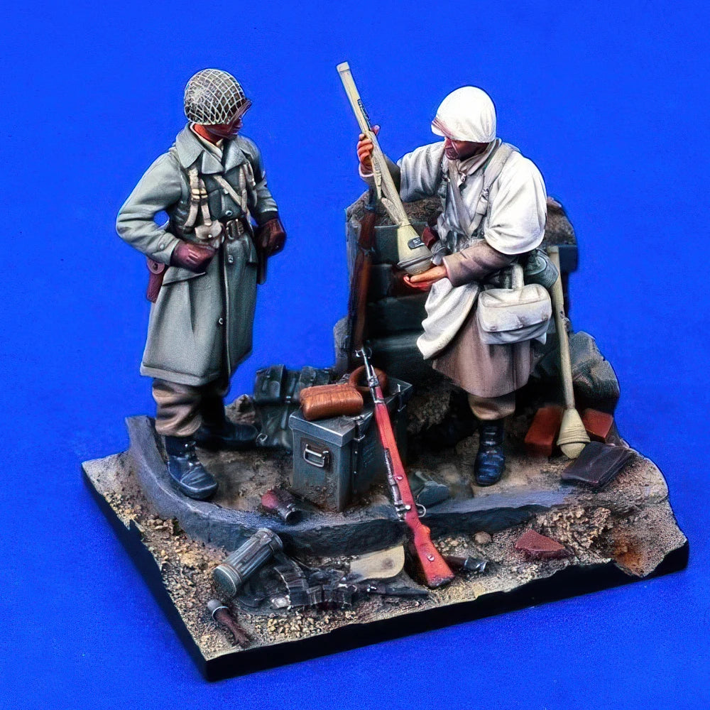 1/35 WWII Spoils of War, 2 Figures, Resin Model Diorama Kit, Unassembled and Unpainted