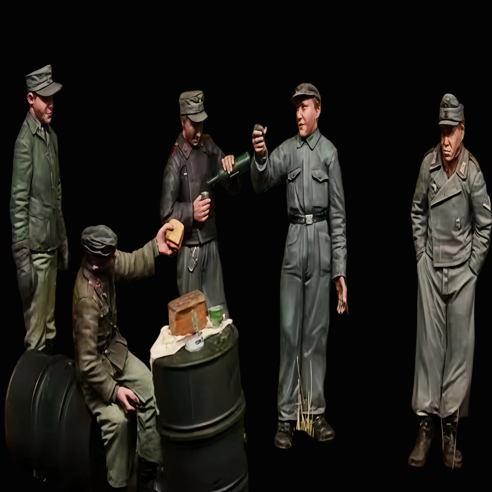 1/35 WWII German Motorized Crew, 8 Figures, Resin Model Figure Kit, Unassembled and Unpainted