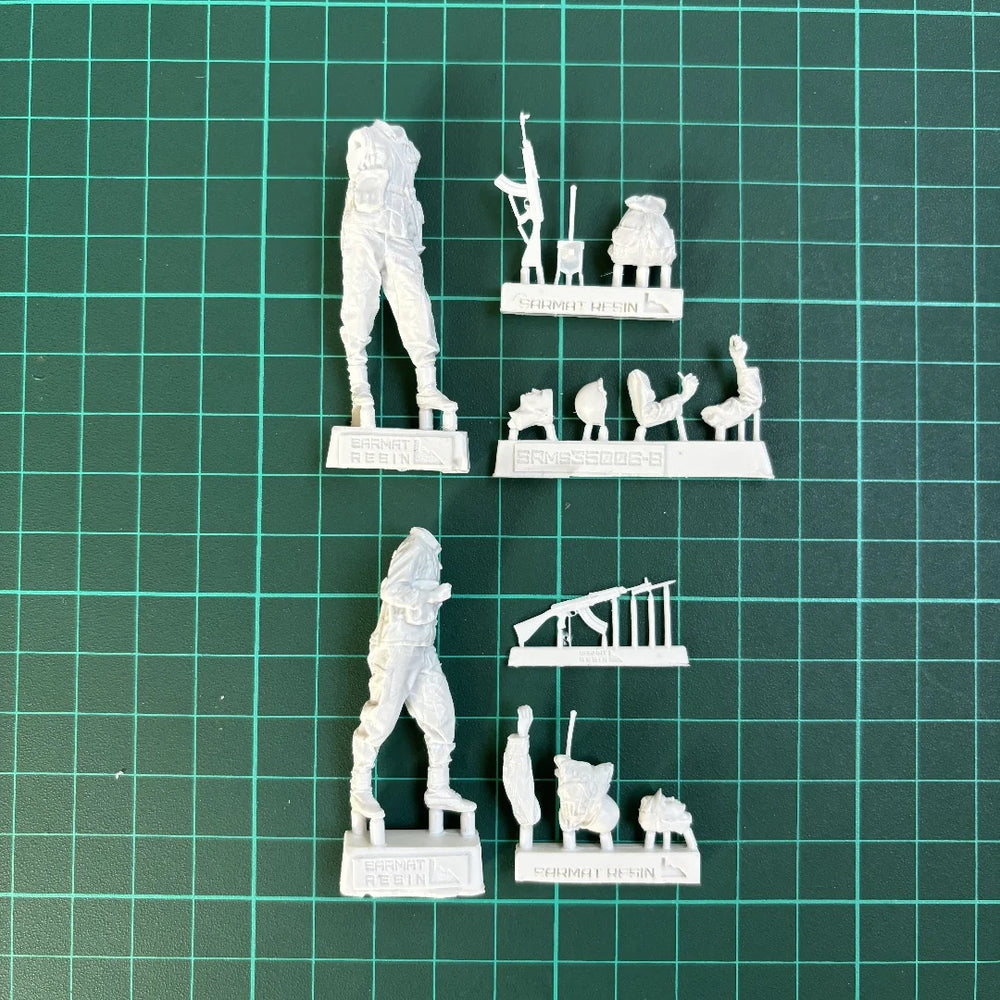 1/35 Cold War Czechoslovak Soldiers, 14 Figures, Resin Model Figure Kit, Unassembled and Unpainted