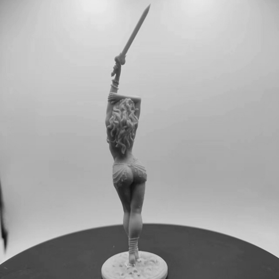 1/24 Fantasy Female Warrior Attacking with Spear, Resin Model Figure Kit, Unassembled and Unpainted