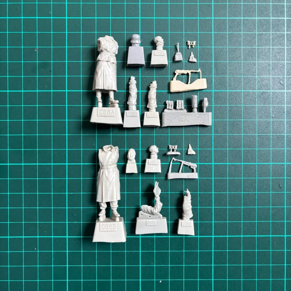 1/35 WWII German Command Staff, 8 Figures, Resin Model Figure Kit, Unassembled and Unpainted