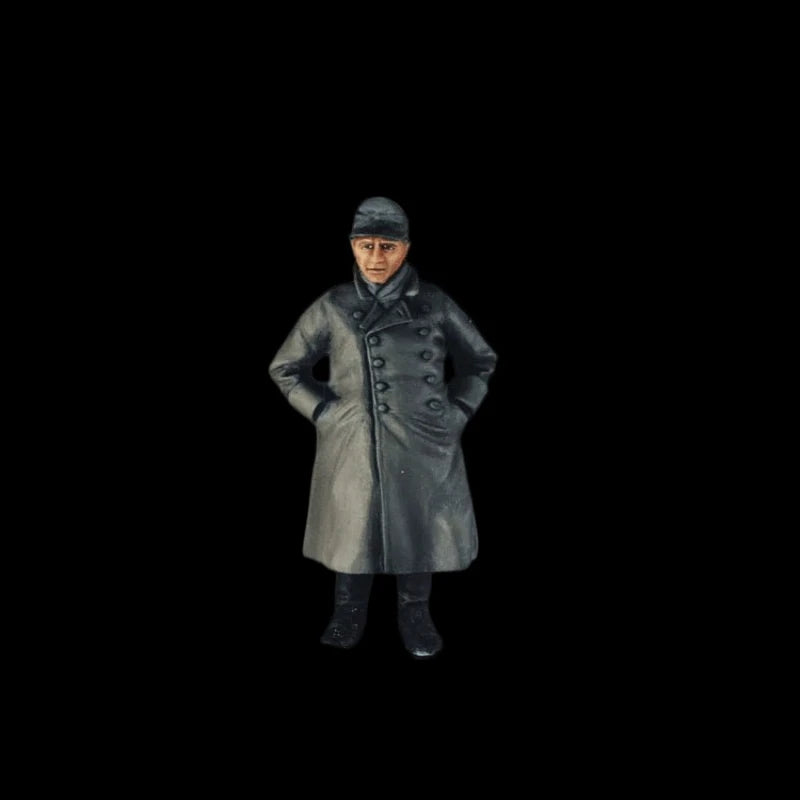 1/35 WWII German Officer in Greatcoat Hands on Hips, Resin Model Figure Kit, Unassembled and Unpainted
