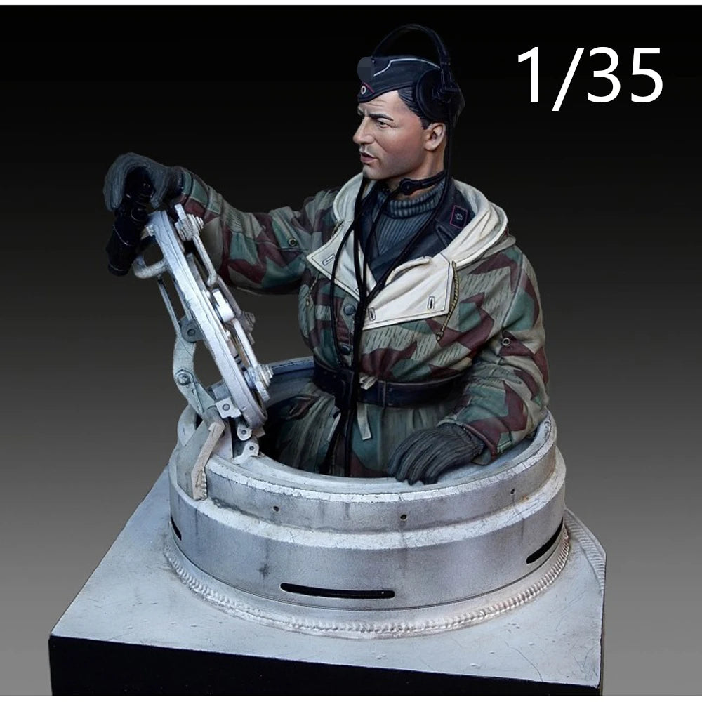 1/35 WWII German Panzer Gunner with MP40, Resin Model Figure Kit, Unassembled and Unpainted