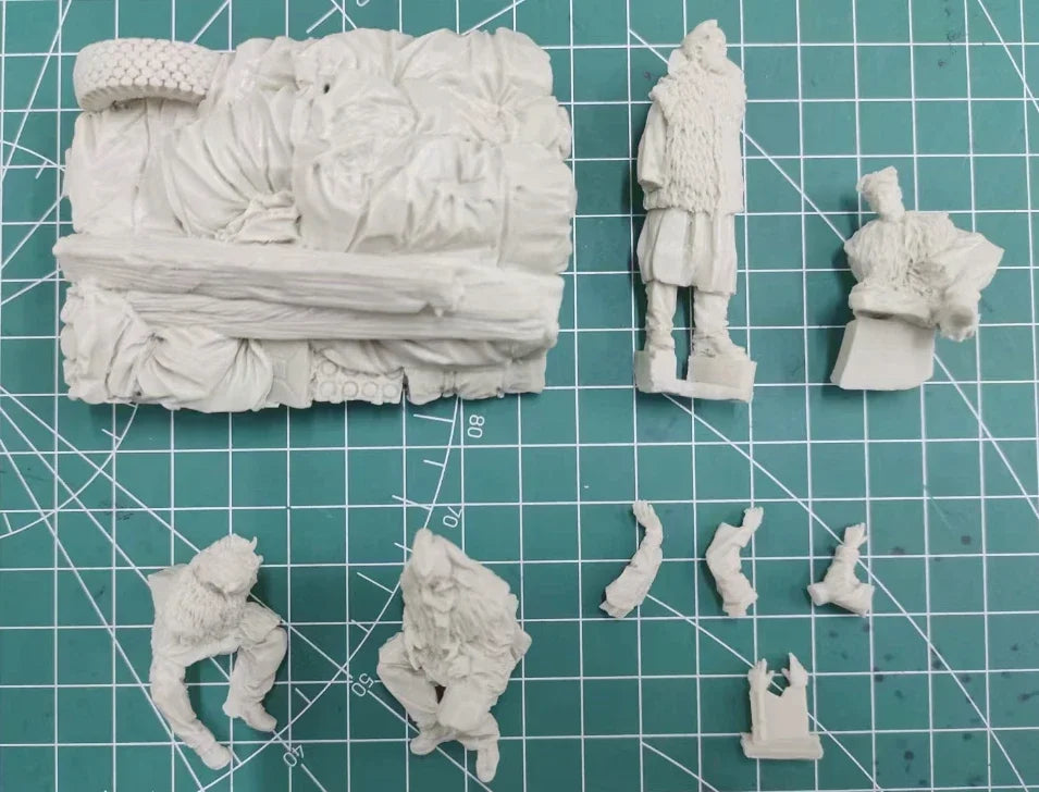 1/35 WWII British LRDG Desert Patrol, 4 Figures, Resin Model Diorama Kit, Unassembled and Unpainted