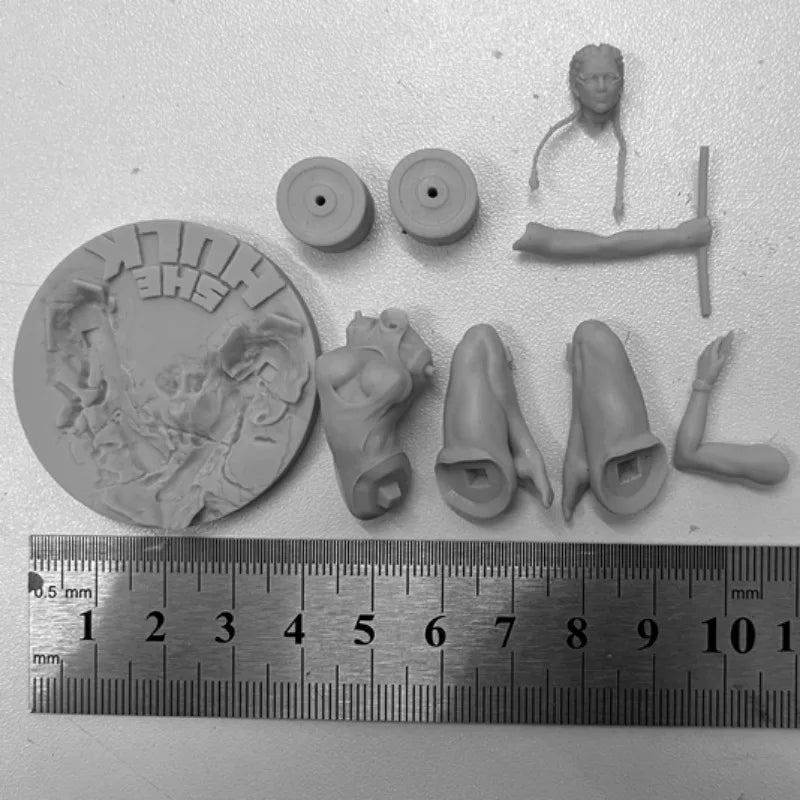 1/24 Athletic Woman, Resin Model Figure Kit, Unassembled and Unpainted