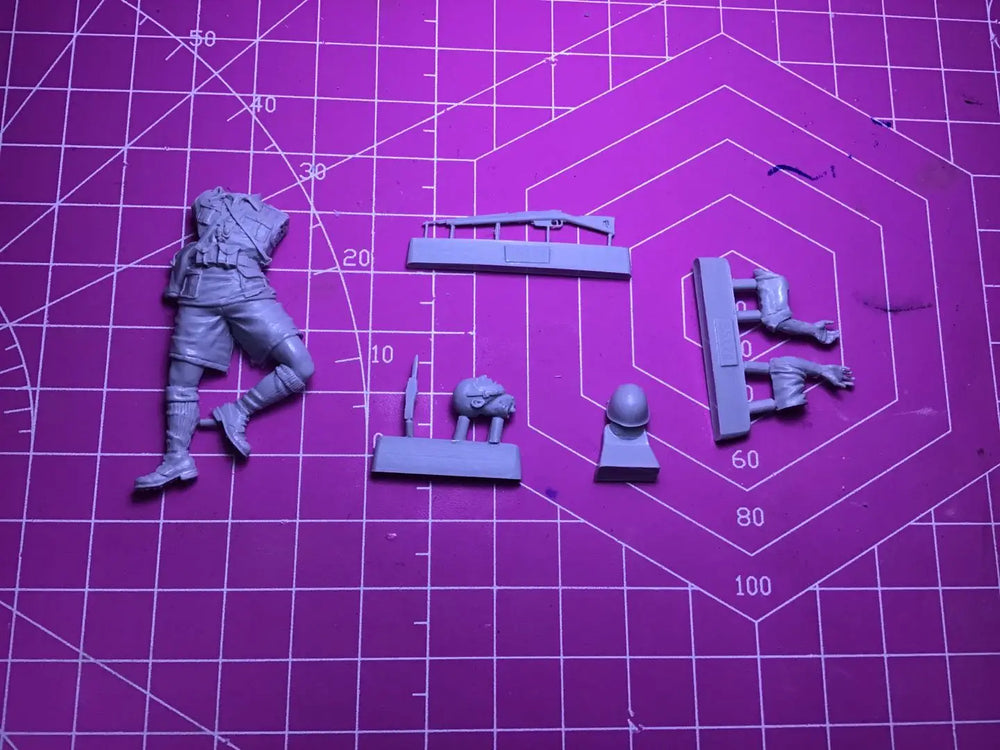 1/35 Modern Soldier Desert Combat, Resin Model Figure Kit, Unassembled and Unpainted