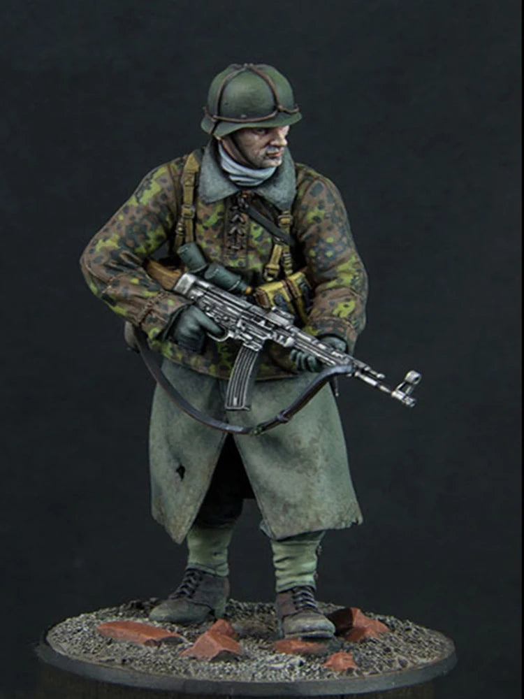 1/24 WWI Soldier in Winter Combat Gear, Resin Model Figure Kit, Unassembled and Unpainted