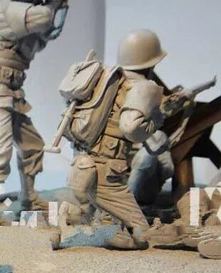 1/16 Modern Bearded Tactical Operator with RPG Launcher, Resin Model Figure Kit, Unassembled and Unpainted