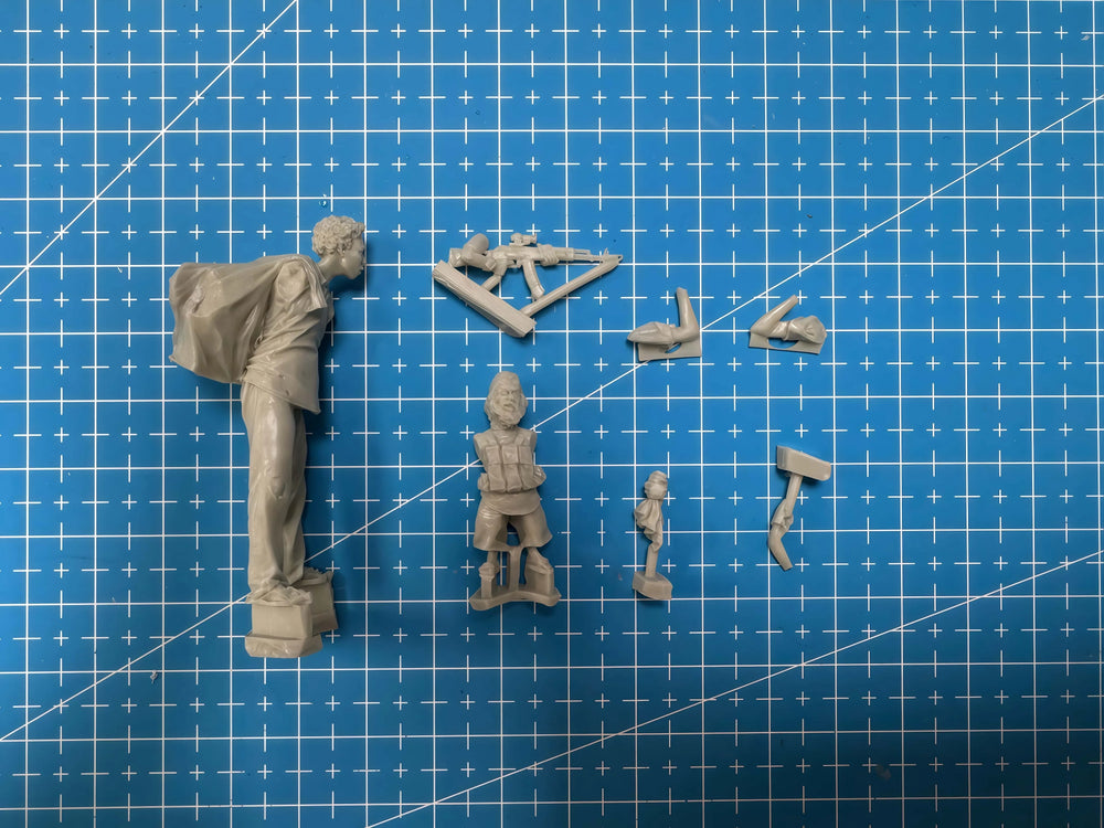 1/35 Modern Civilian with Tactical Gear, 2 Figures, Resin Model Figure Kit, Unassembled and Unpainted