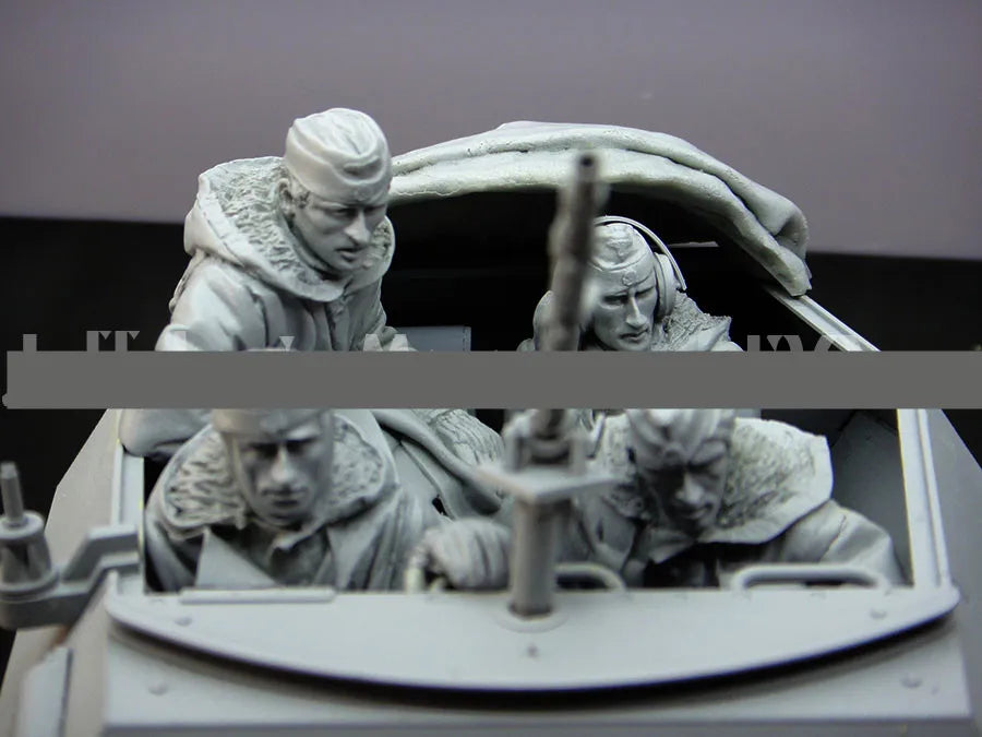 1/16 WWII Vehicle Crew, 4 Figures, Resin Model Diorama Kit, Unassembled and Unpainted