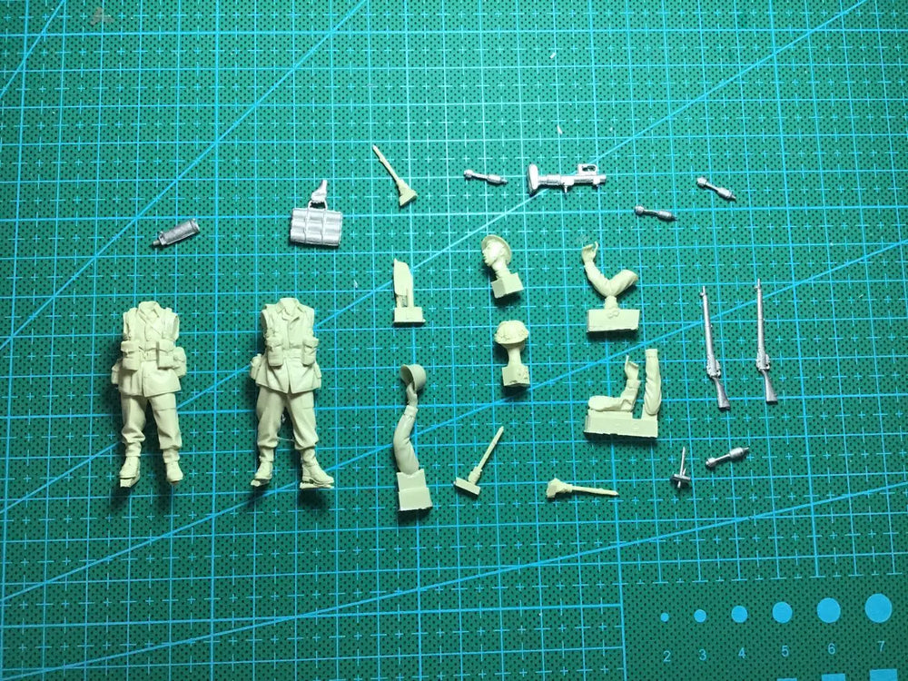 1/35 WWII British Infantry Squad with Lee-Enfields, 2 Figures, Resin Model Figure Kit, Unassembled and Unpainted
