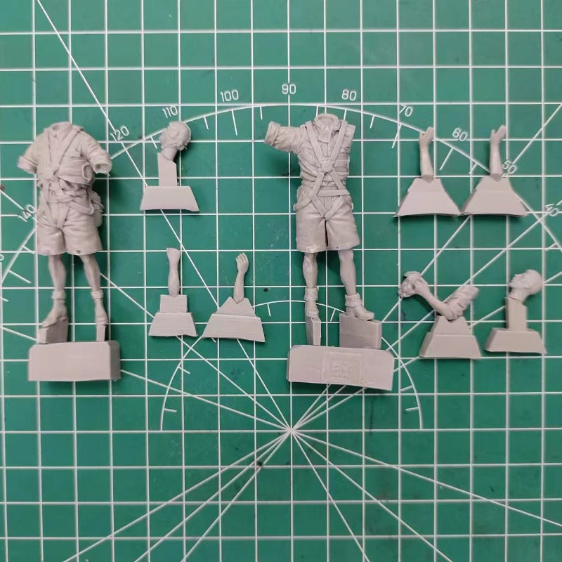 1/32 WWII Luftwaffe Pilots, 2 Figures, Resin Model Figure Kit, Unassembled and Unpainted
