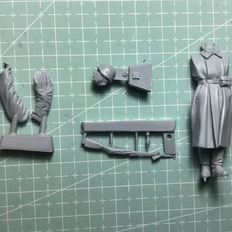 1/35 WWII Soviet Infantry 1941-43, Resin Model Figure Kit, Unassembled and Unpainted