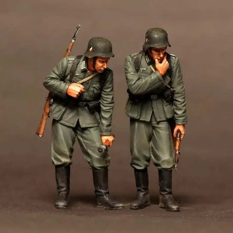 1/35 WWII German Infantry Advancing and Alert, 2 Figures, Resin Model Figure Kit, Unassembled and Unpainted