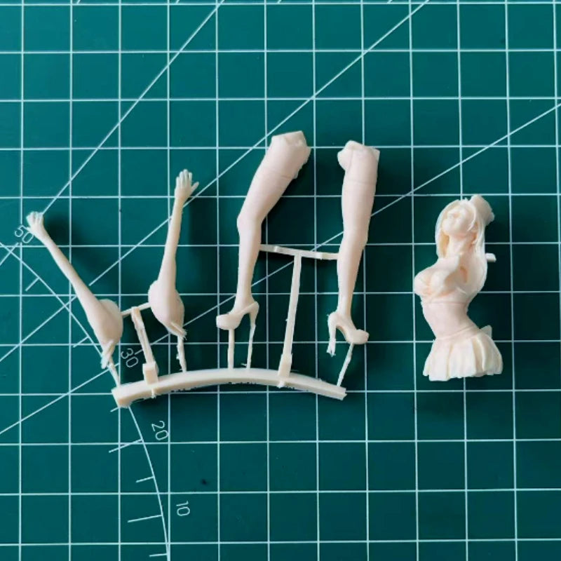 1/24 Modern Female Machine Gunner, Resin Model Figure Kit, Unassembled and Unpainted