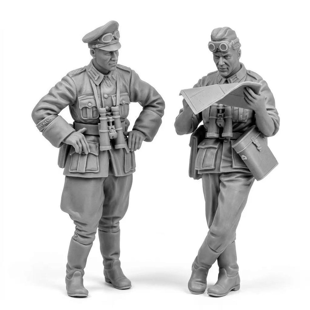 1/35 WWII German Officers with Maps, 2 Figures, Resin Model Figure Kit, Unassembled and Unpainted
